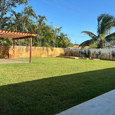 House In Dania Beach Exterior photo